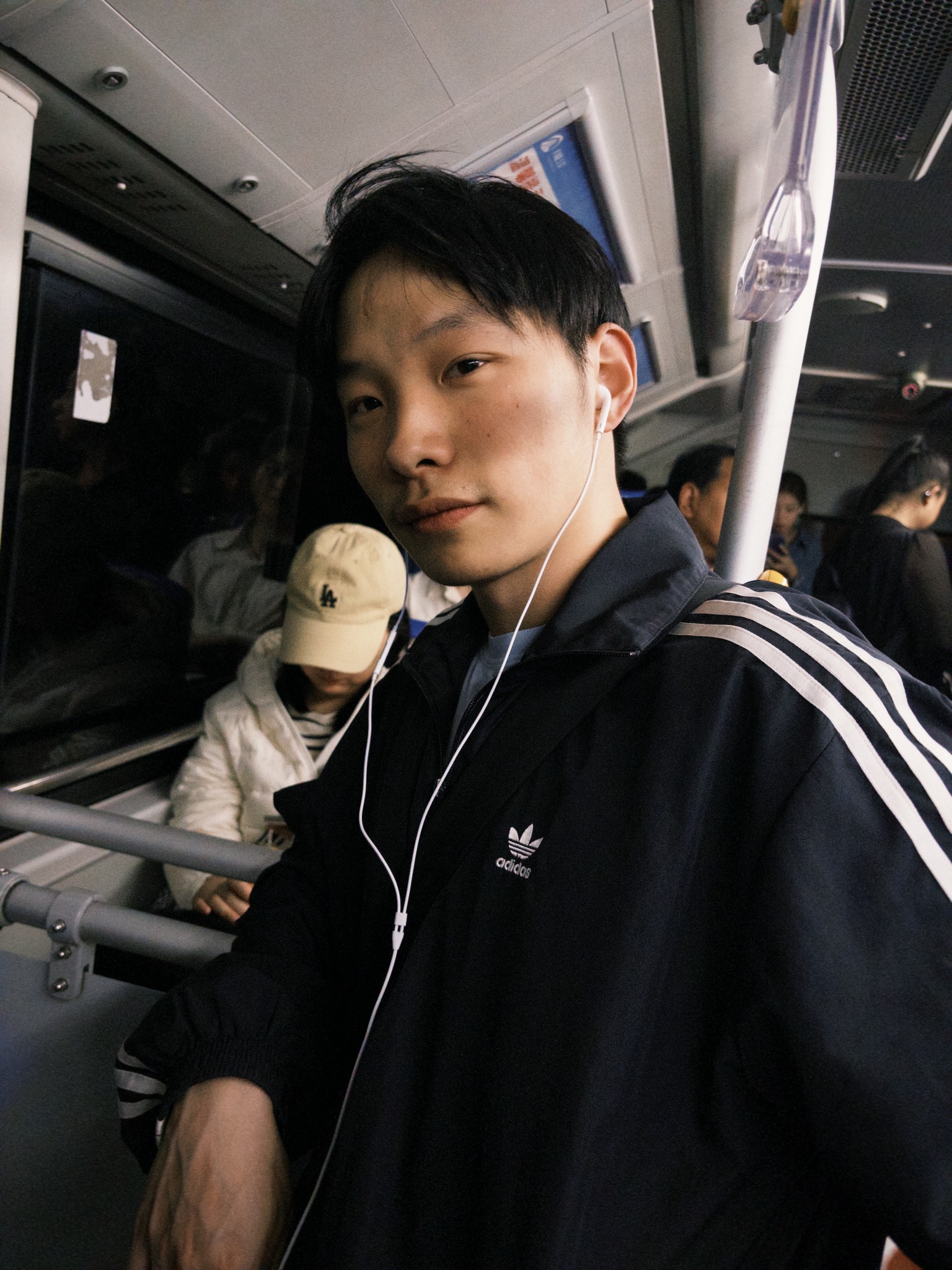 Jade Zheng 在公交车上的个人照片